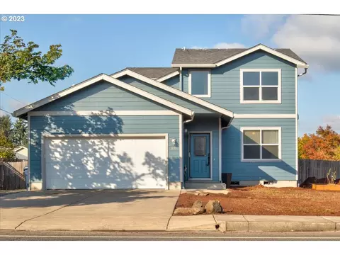 1038 W Oregon Ave, Creswell, OR 97426