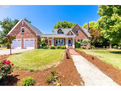294 Bonifacio Ln, Roseburg, OR 97471