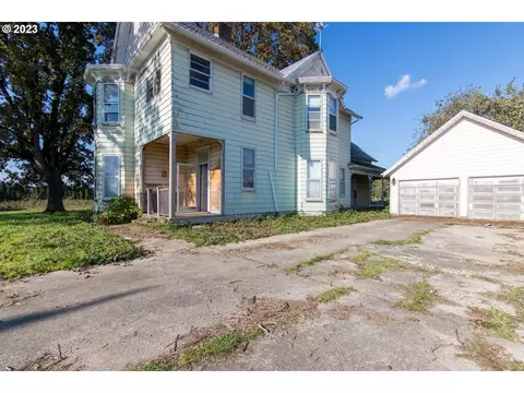 6733 Kinns Rd N, Woodburn, OR 97071