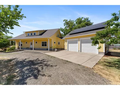 91514 River Rd, Junction City, OR 97448