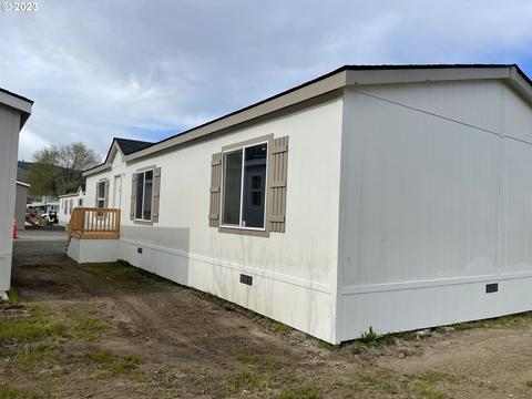 3319 W 10th St #18, The Dalles, OR 97058