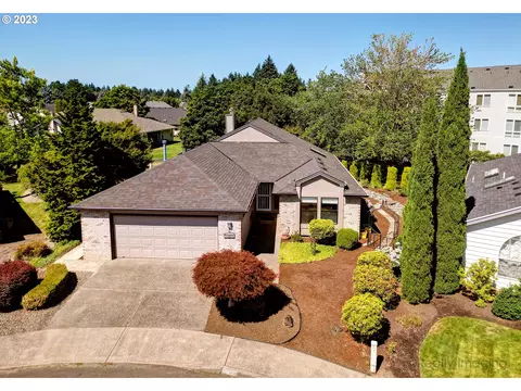 15625 NE Russell Pl, Portland, OR 97230