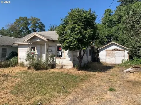 132 S 15th St, Springfield, OR 97477