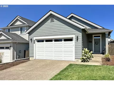 489 NE Greenway Dr, Estacada, OR 97023