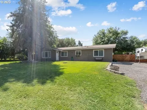 1060 E Juniper Ave, Hermiston, OR 97838