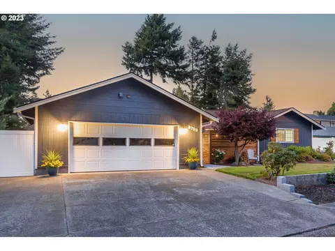 3798 Edgewood Dr, North Bend, OR 97459