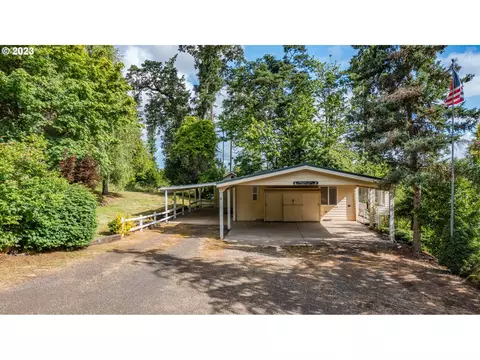 524 6th St, Scotts Mills, OR 97375