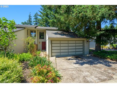 1107 NW Summerwood Dr, Mcminnville, OR 97128