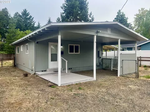 1707 W Main St, Cottage Grove, OR 97424