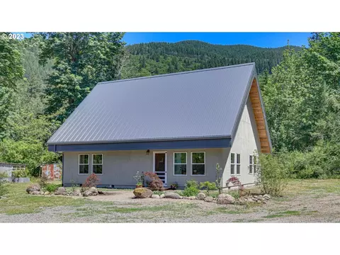 22246 E Hiawatha Rd, Rhododendron, OR 97049