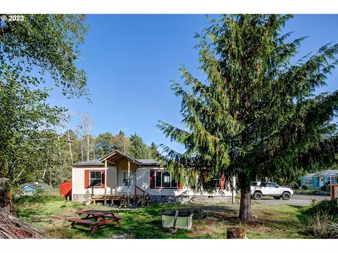 365 N Lagoon St, Rockaway Beach, OR 97136