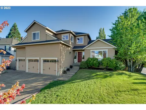 612 NE Kathleen Ct, Hillsboro, OR 97124