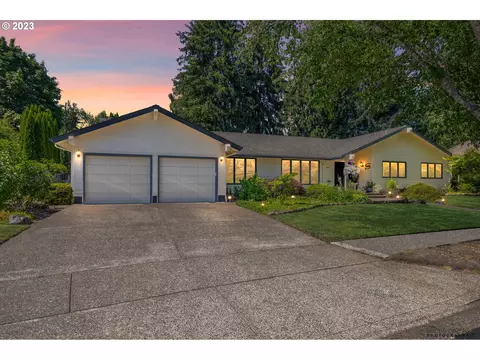 869 Fairway View Dr, Eugene, OR 97401