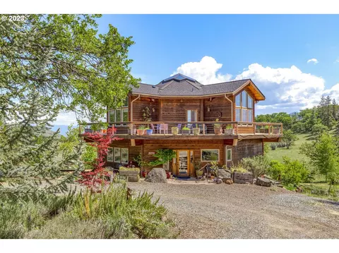 2560 N Valley View Rd, Ashland, OR 97520