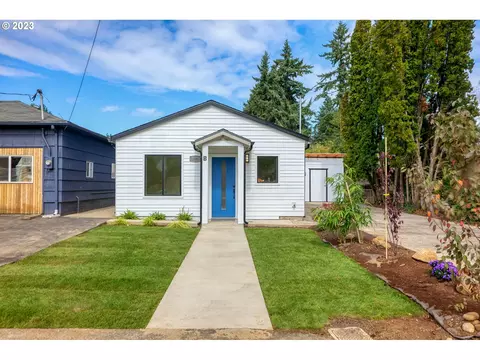 13943 SE Lincoln St #B, Portland, OR 97233
