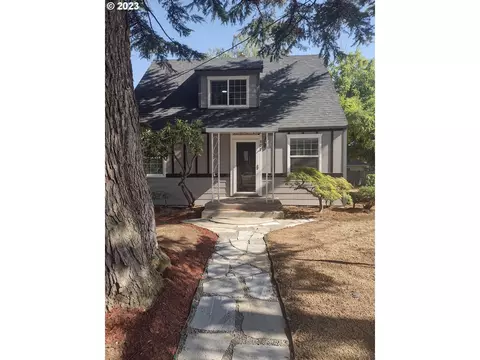 801 SE 4th St, Gresham, OR 97080
