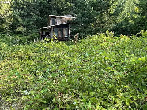 6808 Tenmile Creek Rd, Yachats, OR 97498