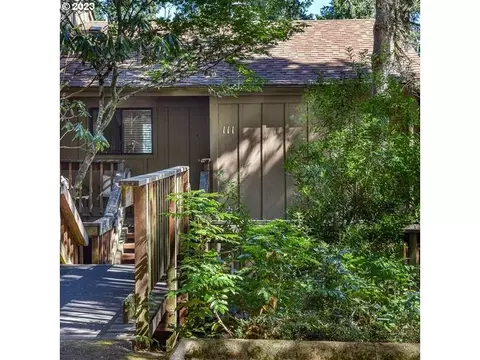 111 Treehill Loop, Eugene, OR 97405