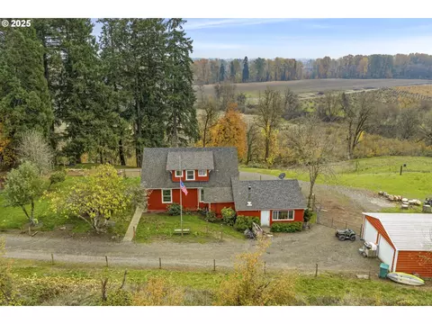 1824 NE Waterfront St, Newberg, OR 97132