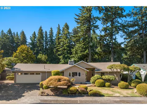 13612 NE Hassalo St, Portland, OR 97230