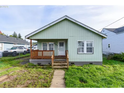 821 C St, Myrtle Point, OR 97458