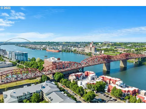 606 NW Naito Pkwy #A12, Portland, OR 97209