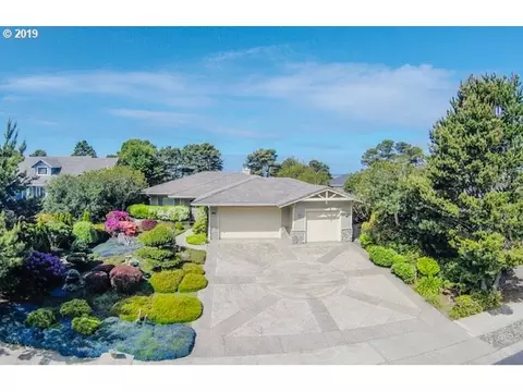 26 Shoreline Dr, Florence, OR 97439