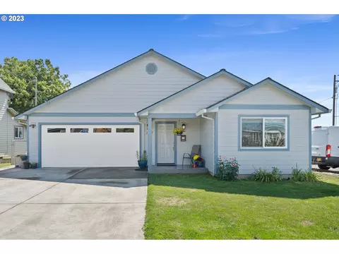 2207 8th St, Tillamook, OR 97141