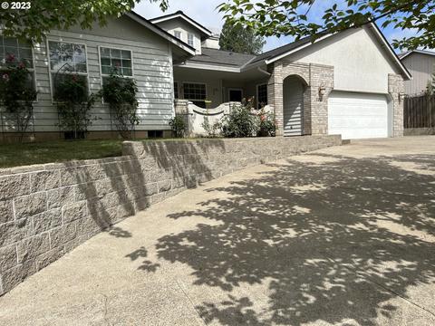 1638 NE Coburn Dr, Mcminnville, OR 97128