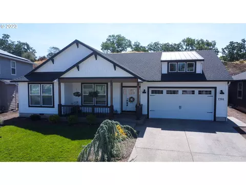 1396 NW Katie Dr, Roseburg, OR 97471