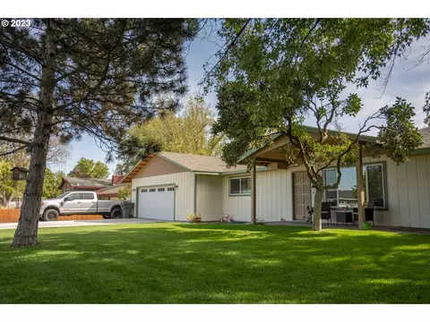 945 W Madrona Ave, Hermiston, OR 97838