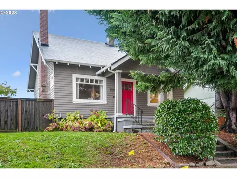 1752 NE Saratoga St, Portland, OR 97211