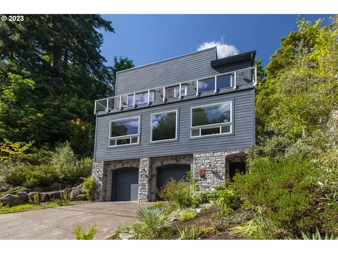 3029 SW Cascade Dr, Portland, OR 97205
