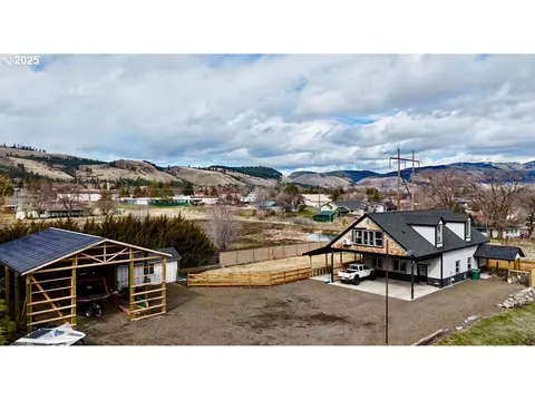 206 S 18th St, La Grande, OR 97850