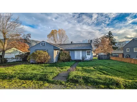 647 E 2nd Ave, Riddle, OR 97469