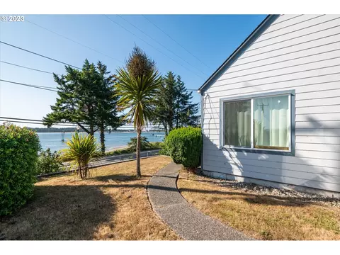 395 S Empire Blvd, Coos Bay, OR 97420