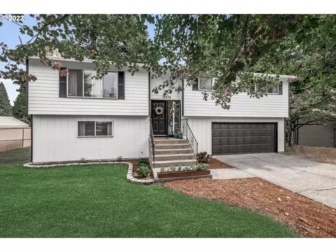 18876 Blue Ridge Dr, Oregon City, OR 97045