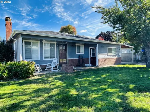 423 W Ballf St, Roseburg, OR 97471