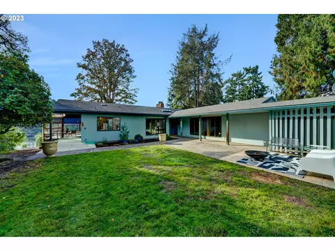 2482 SE Mulberry Dr, Milwaukie, OR 97267
