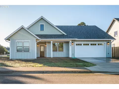 615 Carter St SW, Bandon, OR 97411