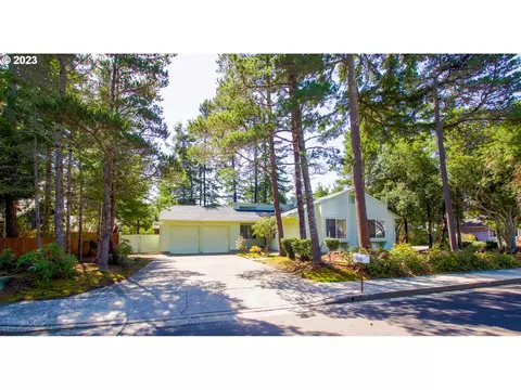 2240 23rd St, Florence, OR 97439