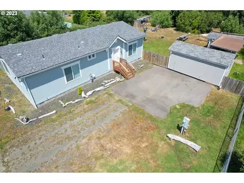 90905 Hollywood Ln, Coos Bay, OR 97420