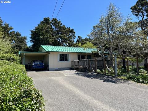 738 Jackson St, Port Orford, OR 97465