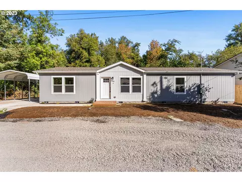 1102 Juniper, Sweet Home, OR 97386