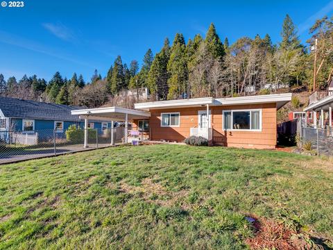 48561 E 1st St, Oakridge, OR 97463