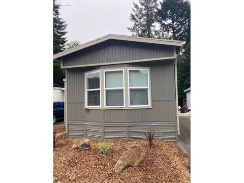98825 Pleasant Hill Dr #34, Brookings, OR 97415