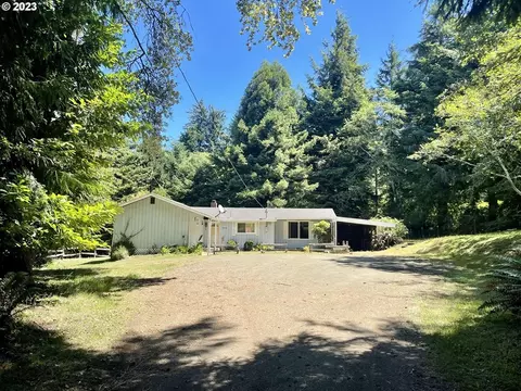 68288 Deer Park Rd, North Bend, OR 97459