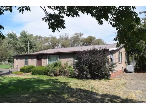 295 S Main St, Adams, OR 97810