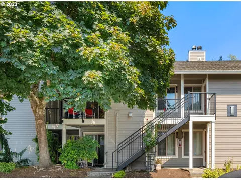 86 Kingsgate Rd #I202, Lake Oswego, OR 97035