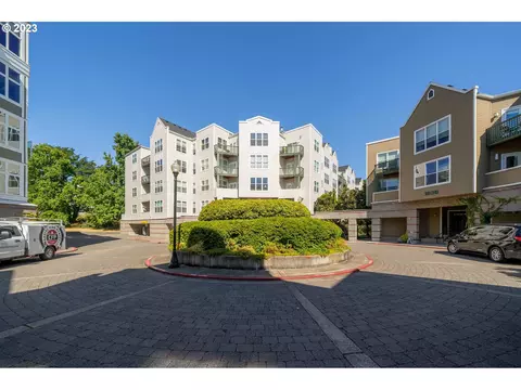 1710 S Harbor Way #402, Portland, OR 97201